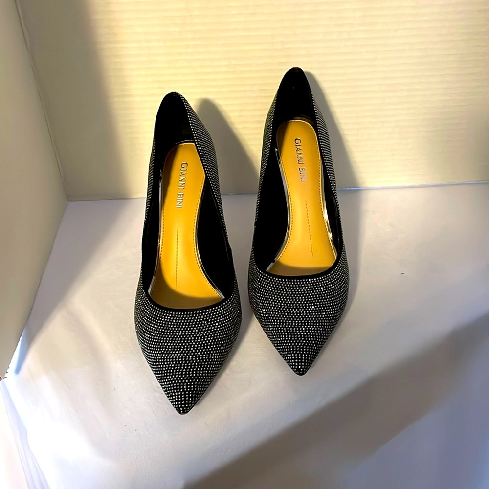 Gianni Bini Gray/Silver Pre-Owned Heels